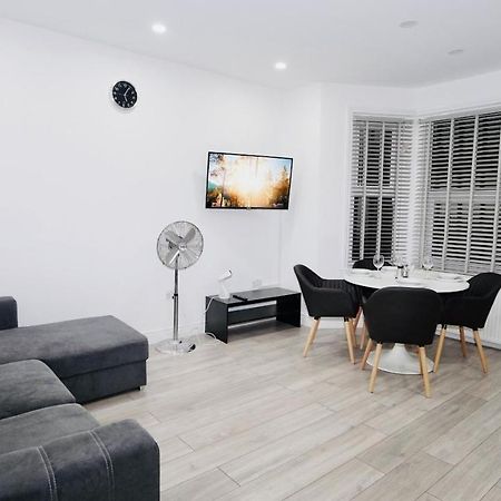 E2M Stays Lovely Apt Close To Ilford Station With Free Parking Zewnętrze zdjęcie