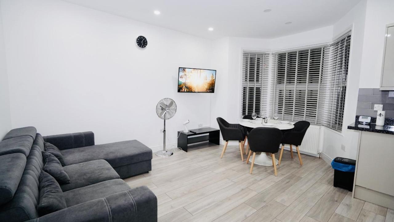 E2M Stays Lovely Apt Close To Ilford Station With Free Parking Zewnętrze zdjęcie